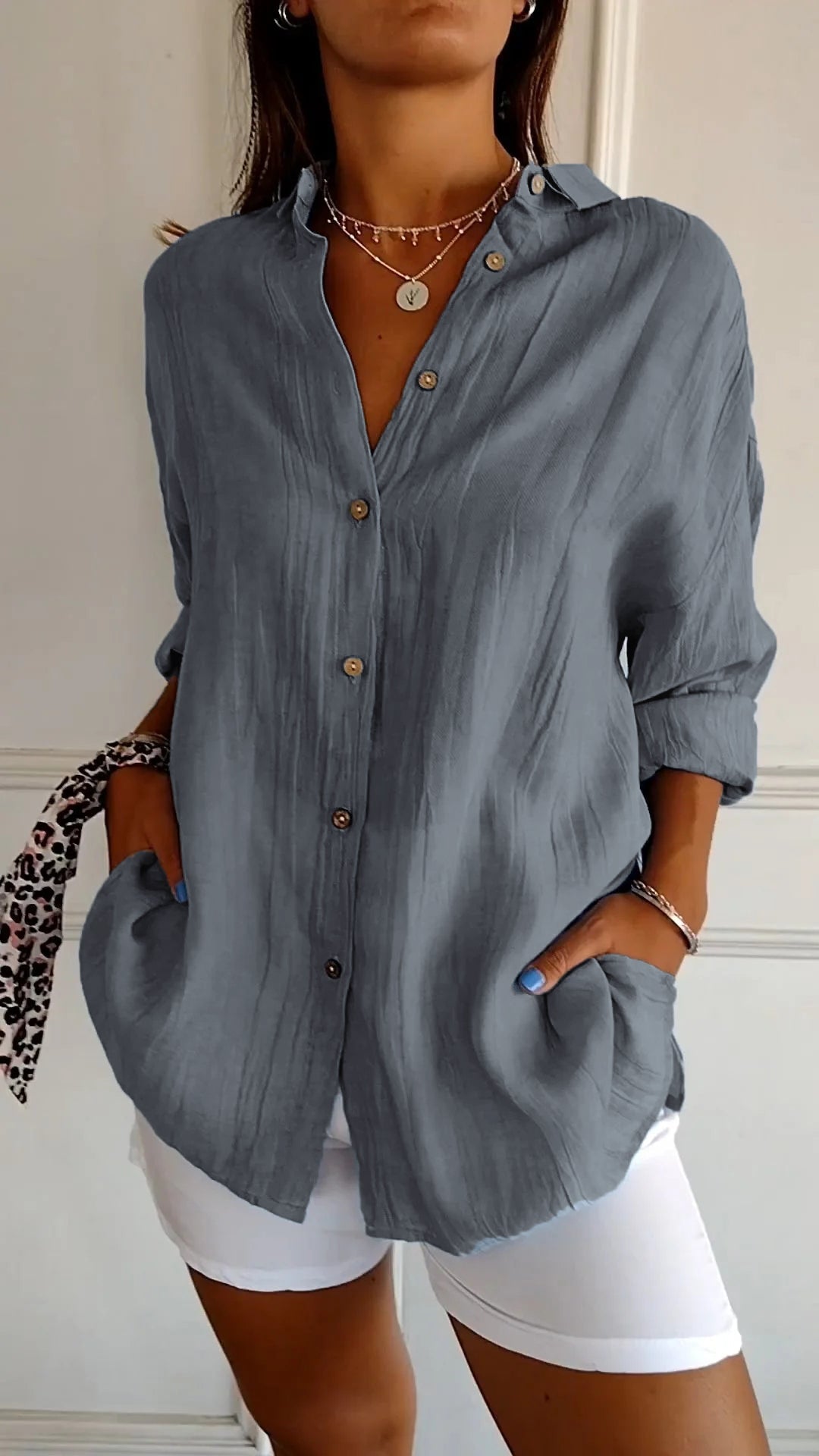Single-breasted shirt with pleated lapels