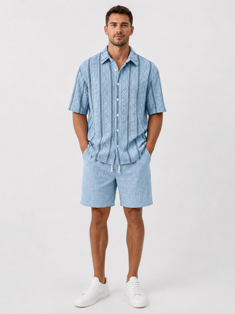 Casual, structured, breathable men's shirt with short sleeves and collar