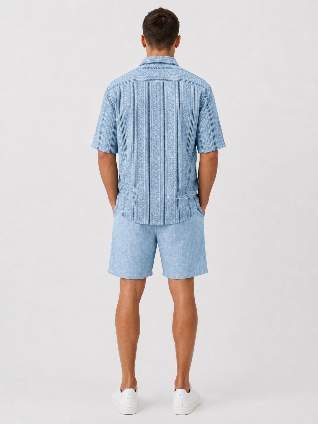 Casual, structured, breathable men's shirt with short sleeves and collar