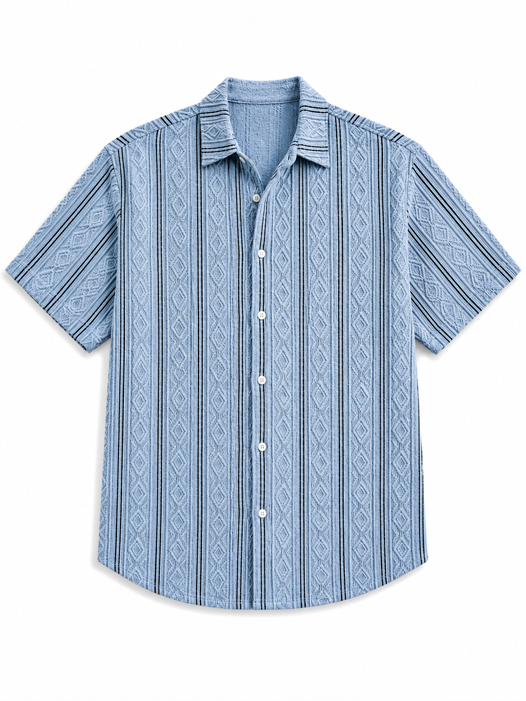 Casual, structured, breathable men's shirt with short sleeves and collar