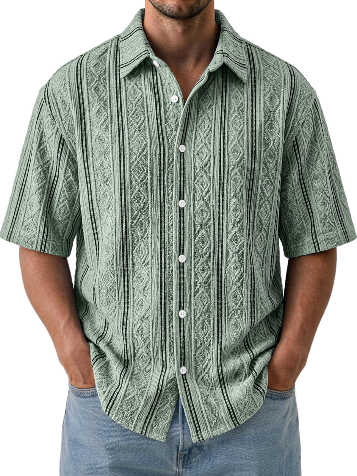 Casual, structured, breathable men's shirt with short sleeves and collar