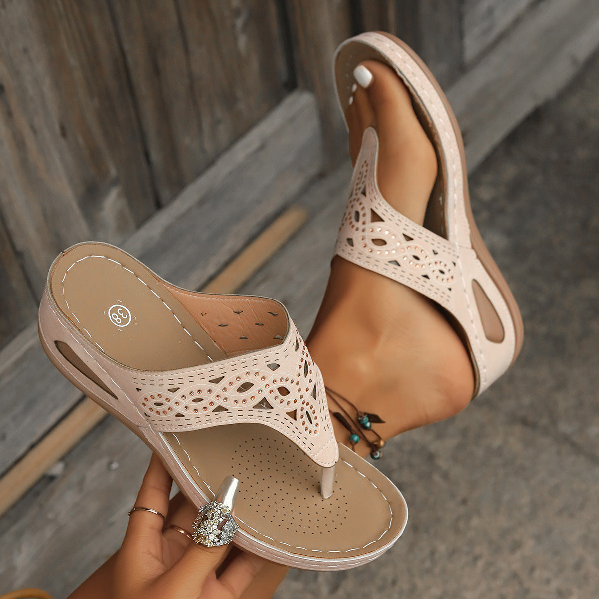 ⏰Last Day 70% OFF 🔥 Breathable comfort sandals with cut-out and non-slip sole