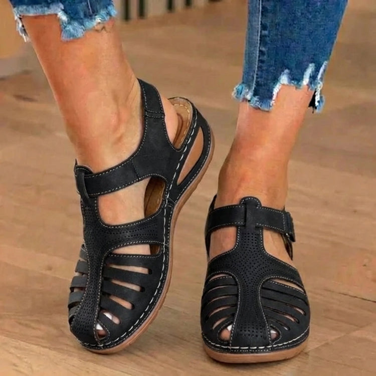 Breathable women's walking sandals with non-slip sole