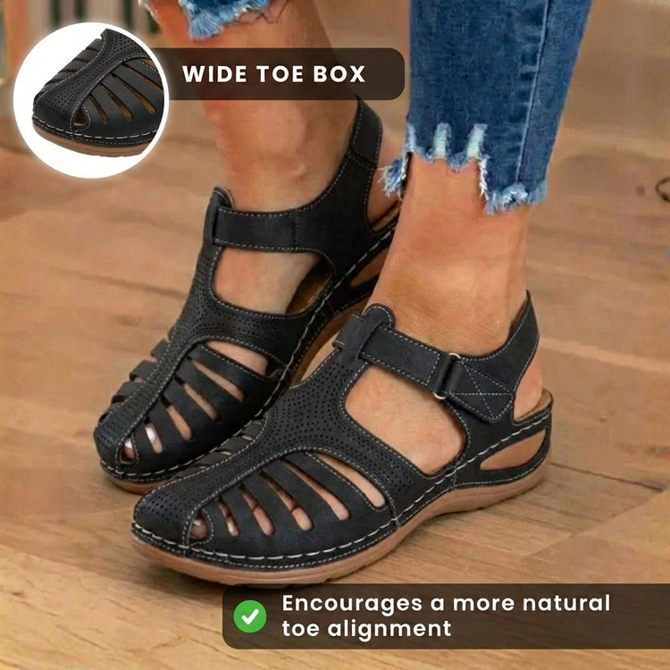 Breathable women's walking sandals with non-slip sole