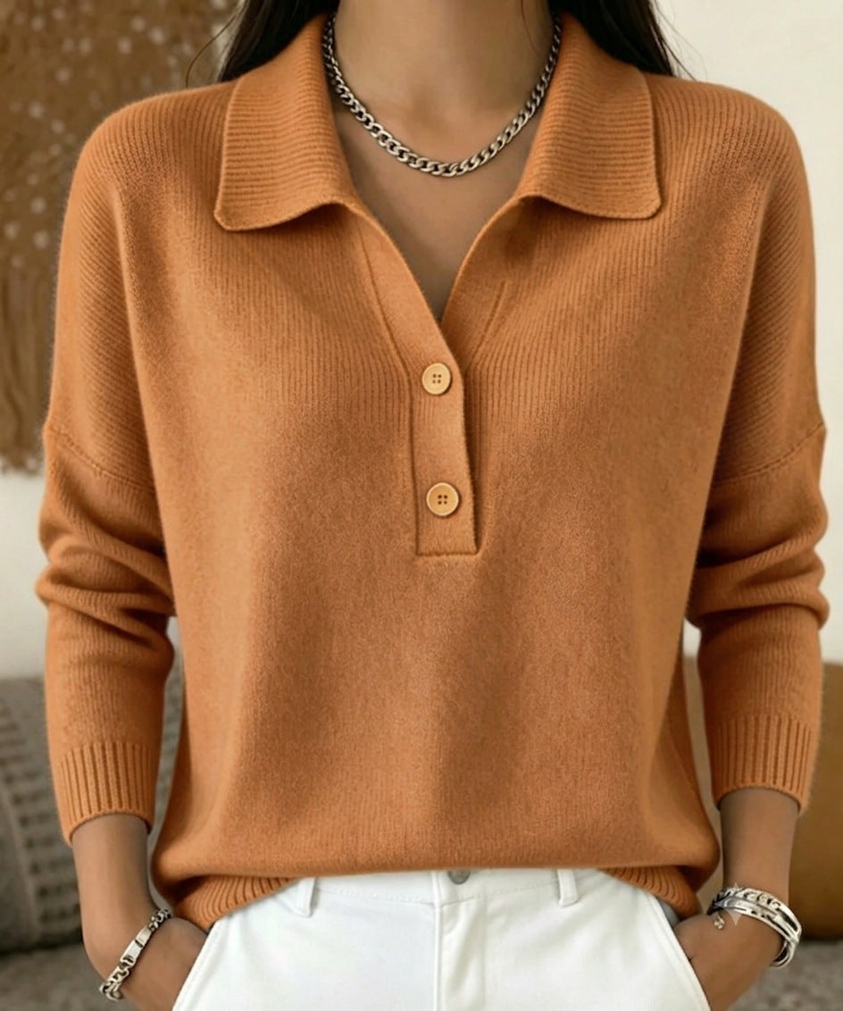Relaxed women's knitted sweater with two buttons and polo collar