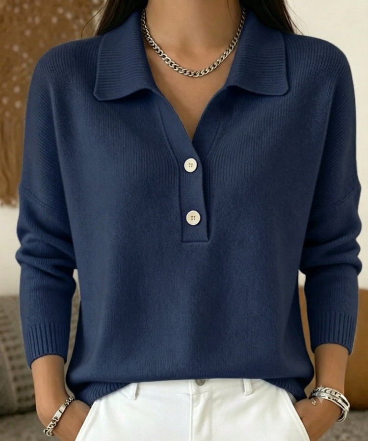 Relaxed women's knitted sweater with two buttons and polo collar