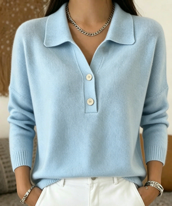 Relaxed women's knitted sweater with two buttons and polo collar