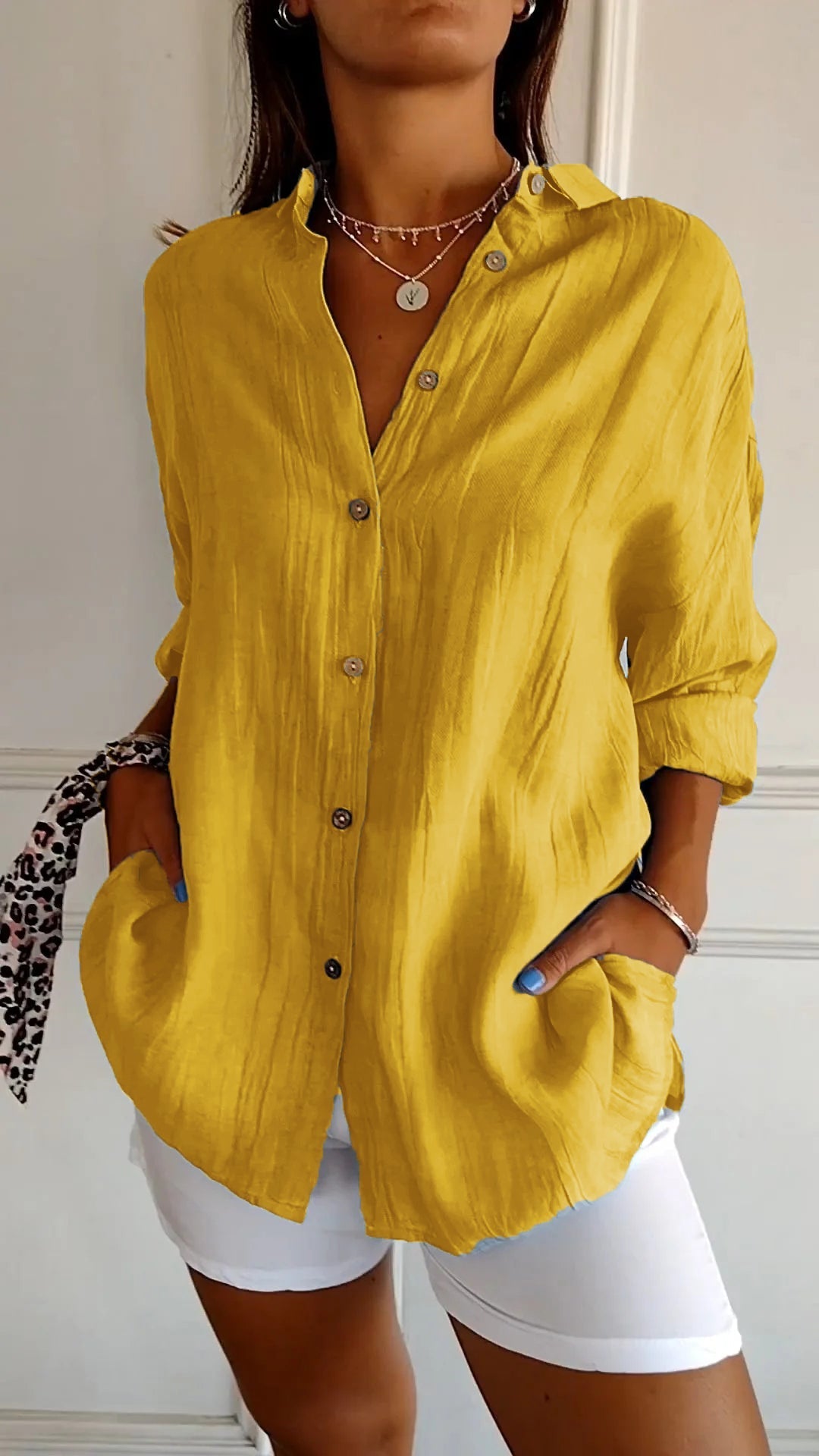 Single-breasted shirt with pleated lapels