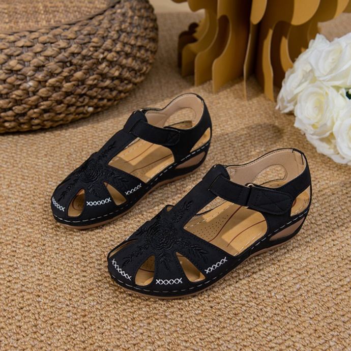 Women's Embroidered Neck Hiking Shoes - Comfortable Non-Slip Mary Jane Sandals for Everyday Wear