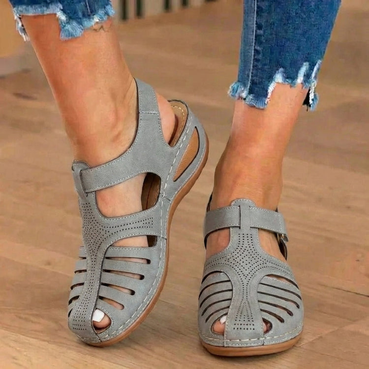 Breathable women's walking sandals with non-slip sole