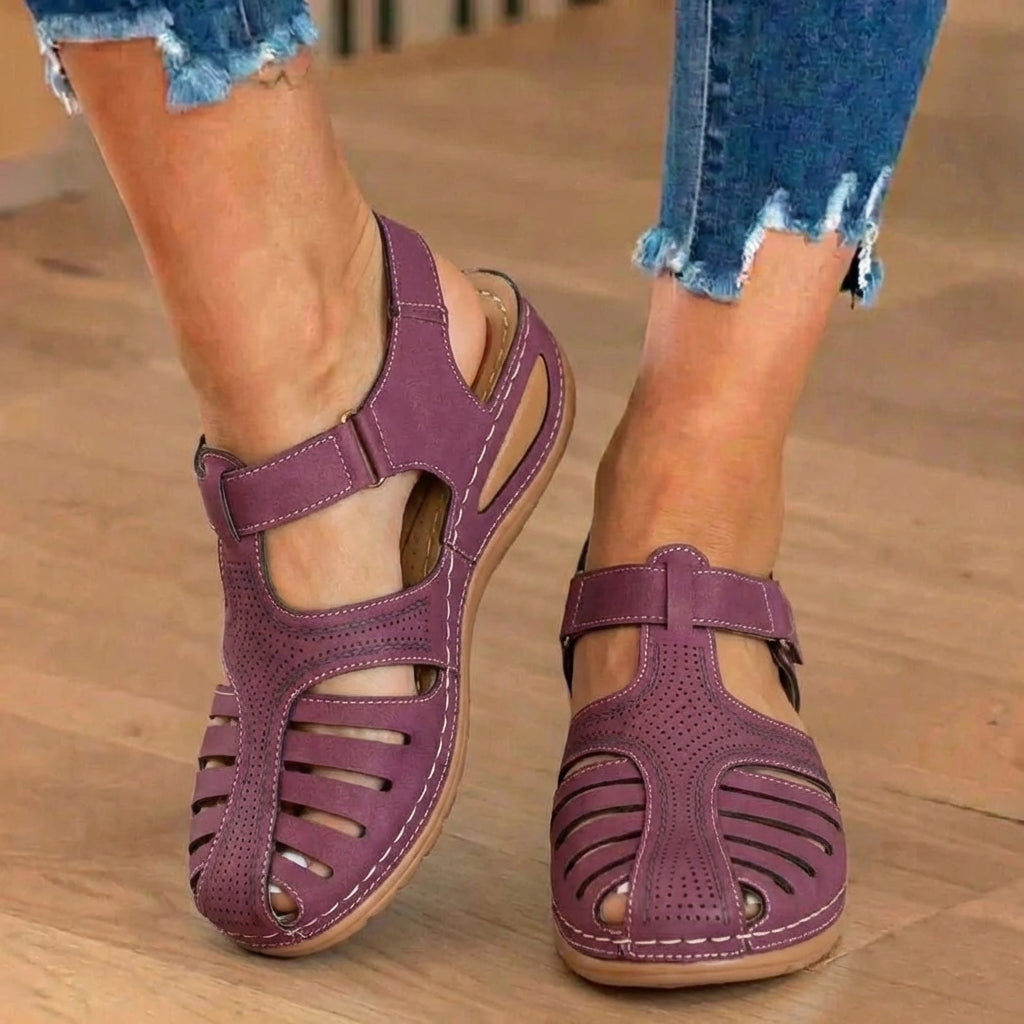 Breathable women's walking sandals with non-slip sole