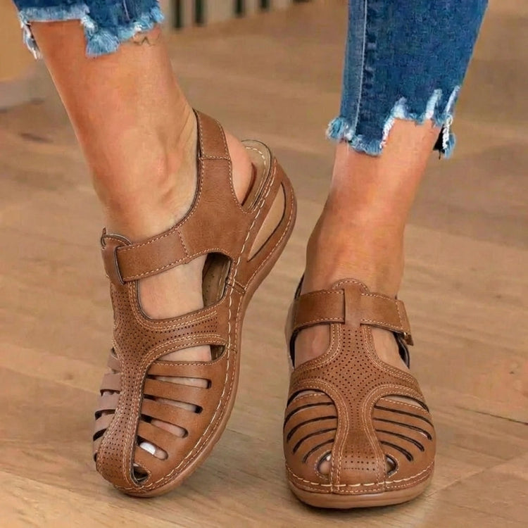 Breathable women's walking sandals with non-slip sole